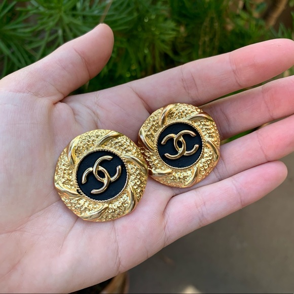 CHANEL Jewelry - 💯 Authentic CHANEL VT CC Earrings